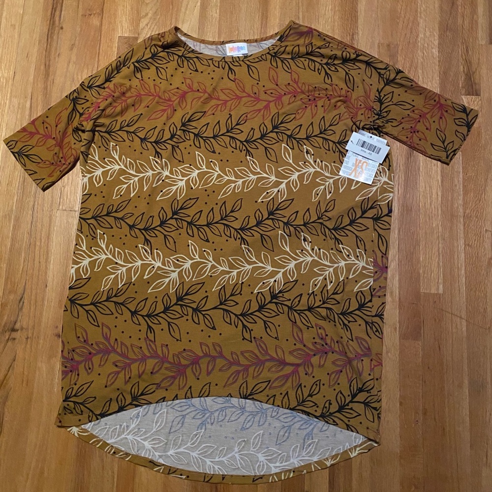 Brand New Womens Lula Roe “Irma” Top